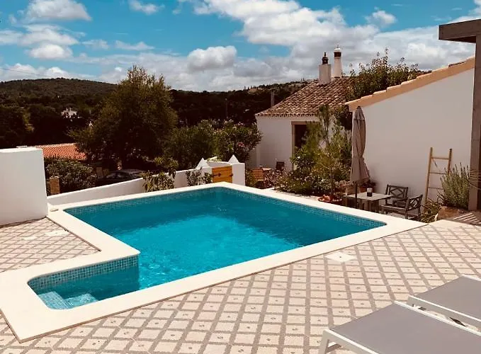 Casa Na Colina : The Cottage And The Long House